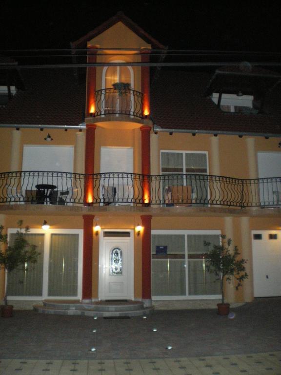 Mediterran-Apartmanok-哈卡尼 外观 照片